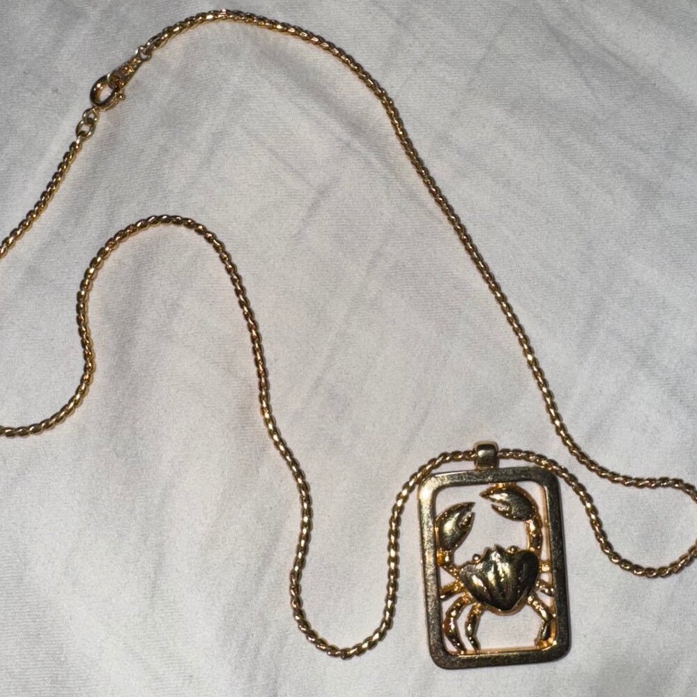 AVON CANCER ZODIAC PENDANT NECKLACE